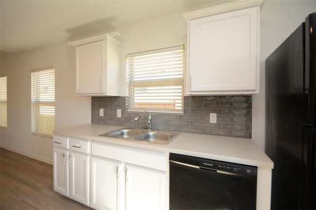 Building Photo - 1319 Winding Willow Dr