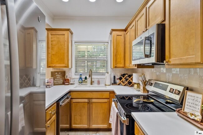 Building Photo - 113 Arbor Cove Cir