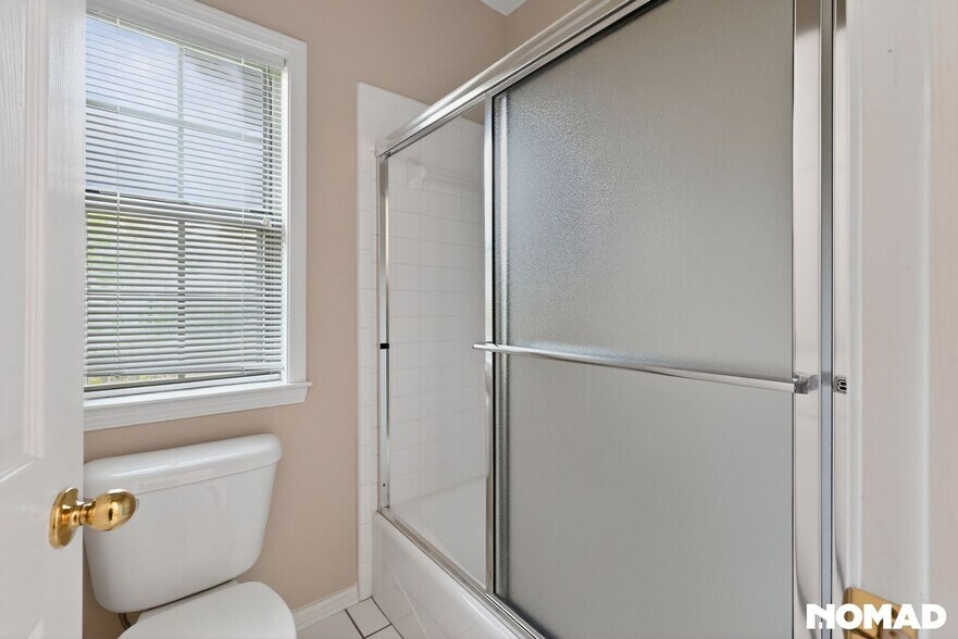 Building Photo - 1219 Loyola Dr