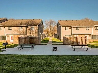 Building Photo - 760 W Village Rd