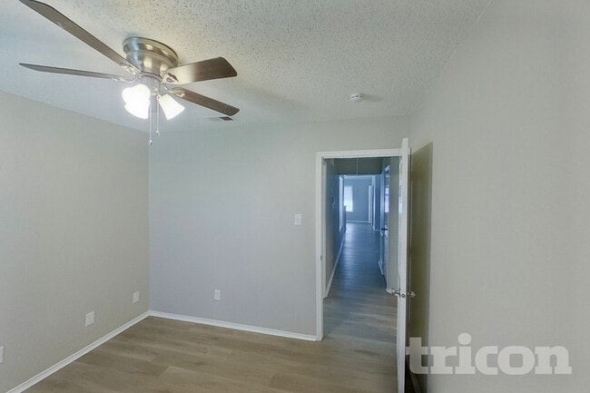 Building Photo - 1253 Essex Dr