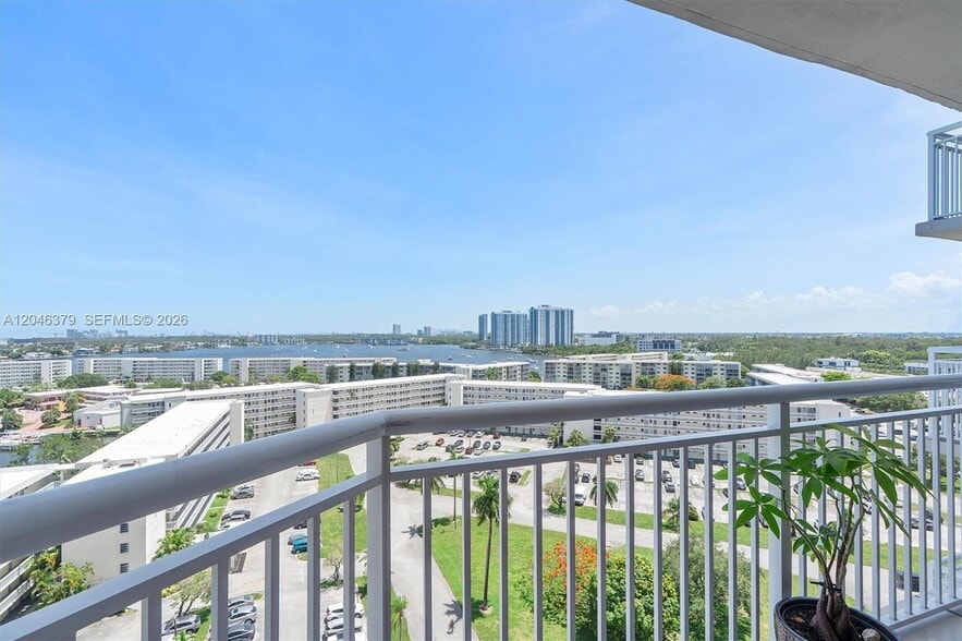 Building Photo - 18031 Biscayne Blvd
