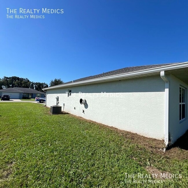 Building Photo - 1455 NE 161st St