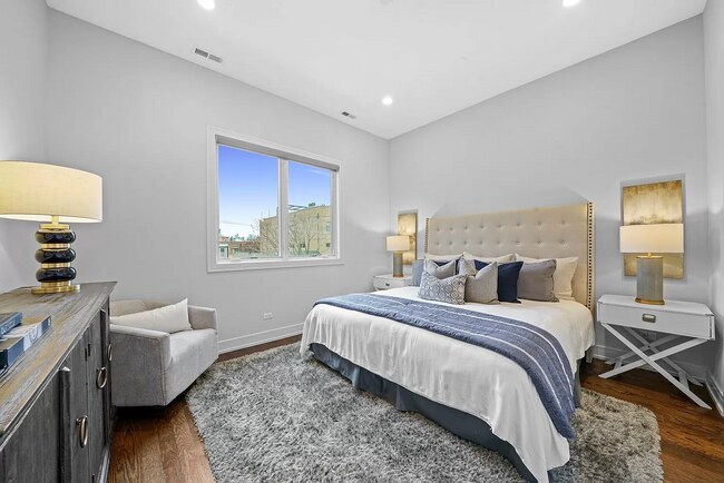 Building Photo - 1085 N Marshfield Ave