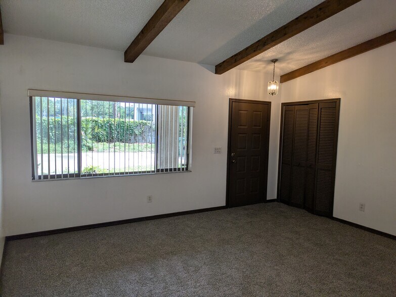 Building Photo - 150 Longwood Lake Mary Rd