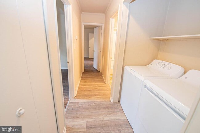 Building Photo - 804 College Ln