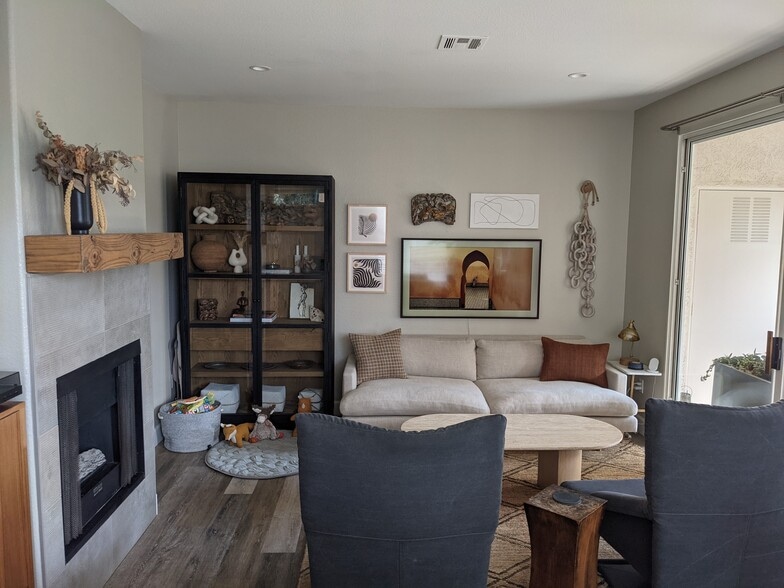 Building Photo - 3544 Caminito El Rincon