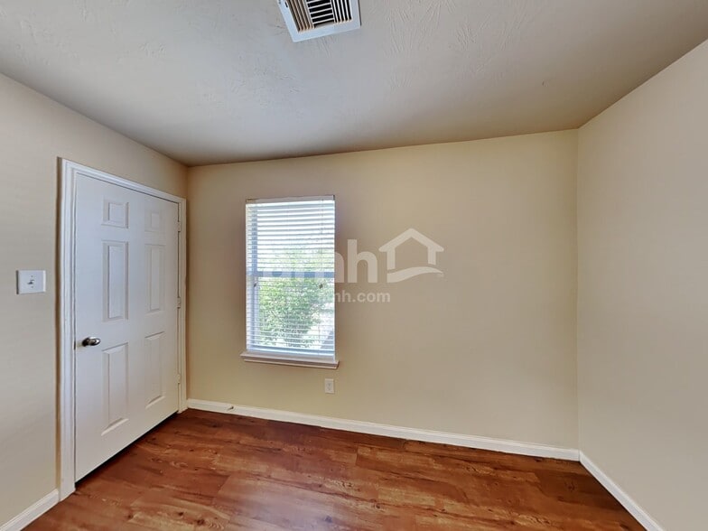 Building Photo - 5923 Stockholm Ct