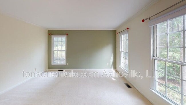 Building Photo - 15 Collenwood Rd