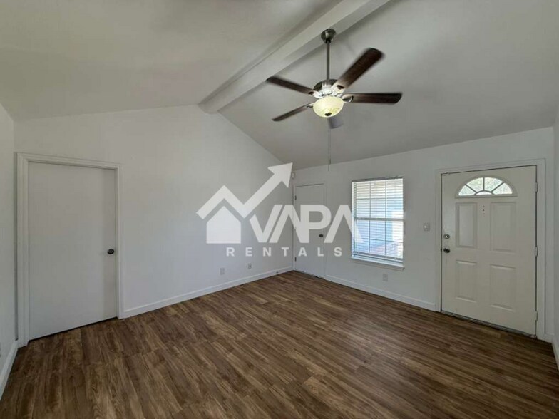 Building Photo - 5526 Green Grove Dr