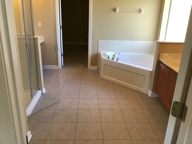 Building Photo - 724 Spruce Pine Ln