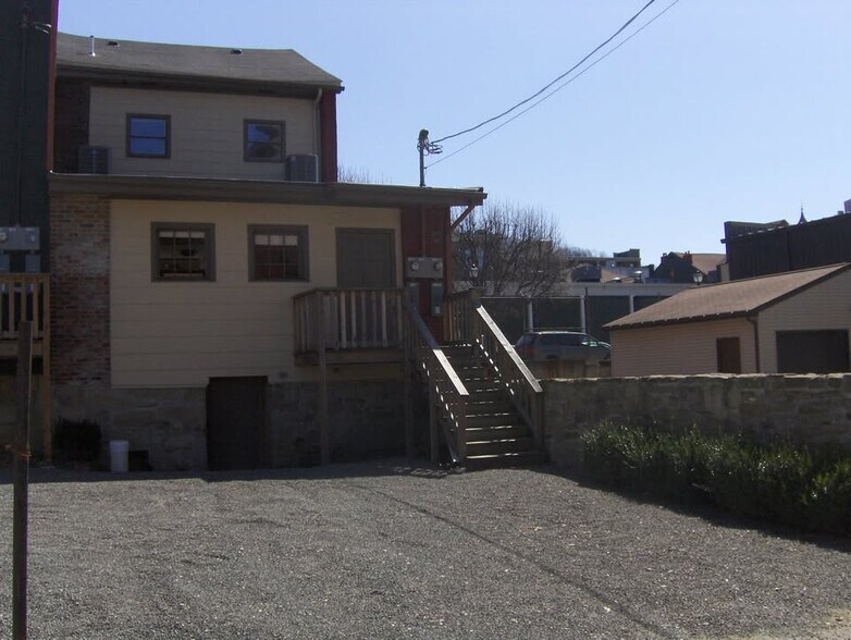 Building Photo - 2215 Market St