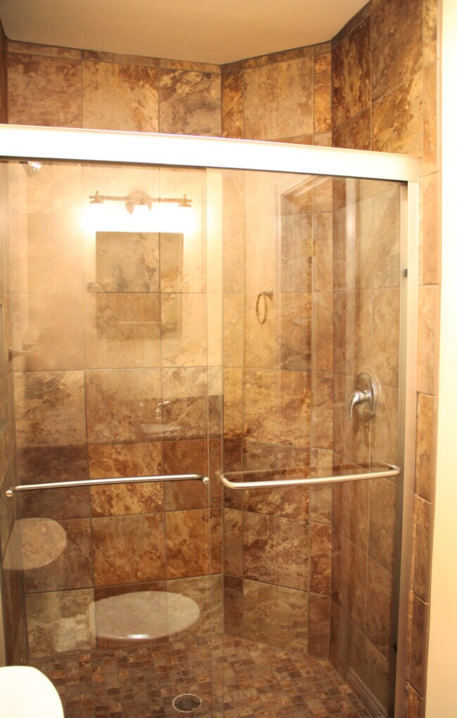 Building Photo - 16 Grant St