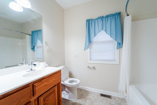 Building Photo - Beautiful 3 Bed, 2 Bath, on the 18 hole of Ponce De Leon golf course!!