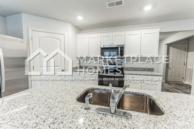 Building Photo - 5331 Greenwood Rd