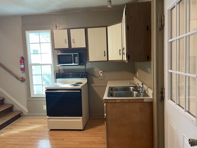 Building Photo - Rost Duplex