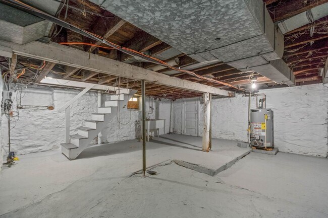 Building Photo - Stunning 3 bedroom home in Carrick available August 1!