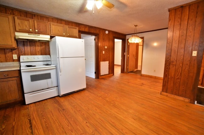 Building Photo - 1740 Ashville Rd