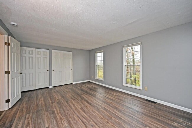 Building Photo - 920 Woodlyn Dr N