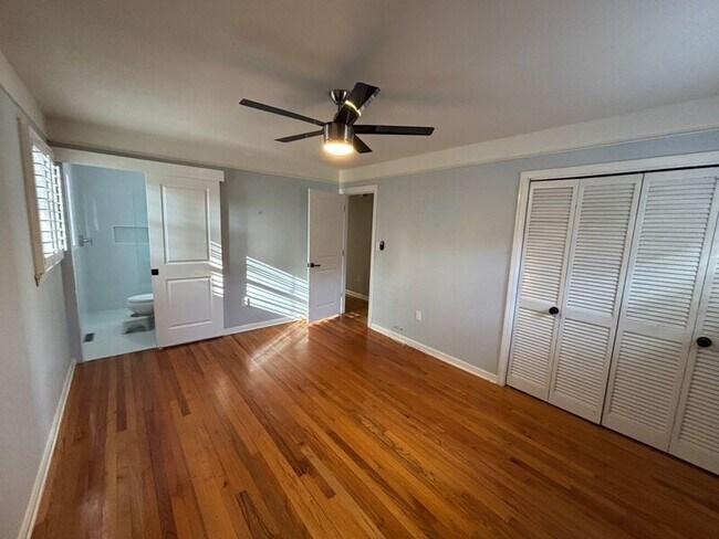 Building Photo - 5327 Chantilly Ln