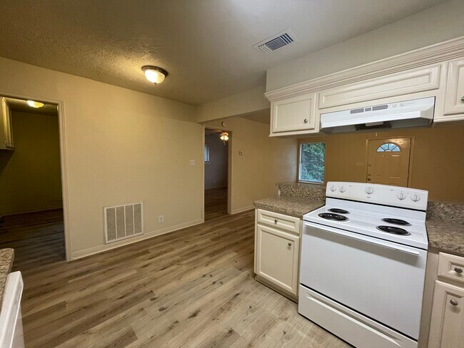 Building Photo - 14745 Liberty St