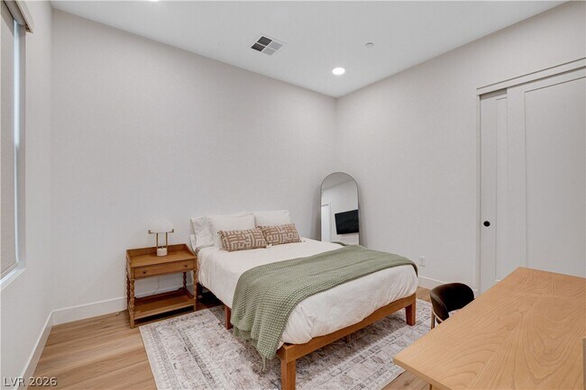 Building Photo - 779 Willits St