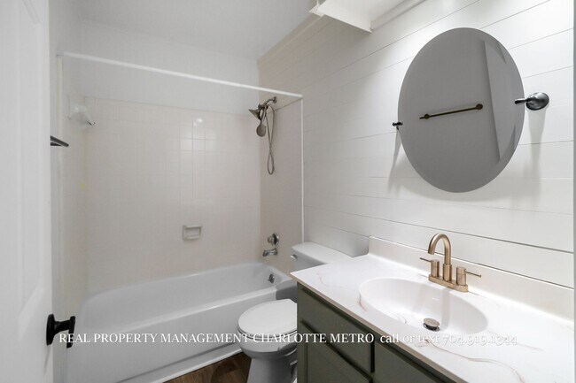 Building Photo - Charming HOME in Prime South Charlotte Location!