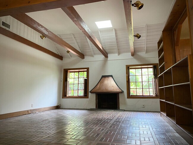 Building Photo - 3814 Dixie Canyon Ave