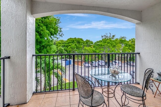 Building Photo - 923 Villa Cir