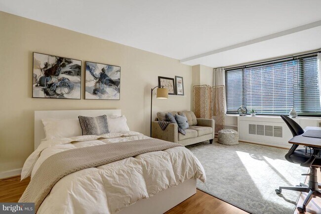 Building Photo - 1021 Arlington Blvd