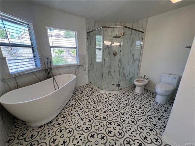 Building Photo - Welcome to this beautifully remodeled home