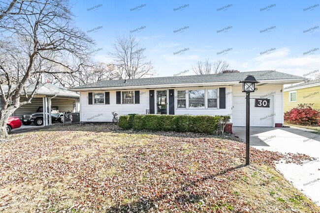 Building Photo - 30 Manor Dr