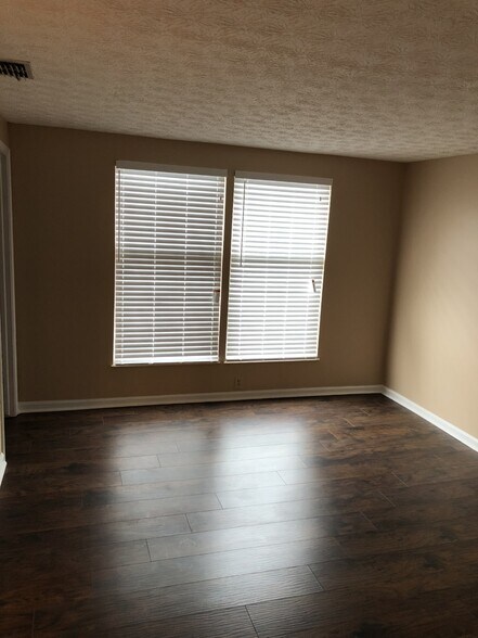 second bedroom - 4283 Parkview Ct