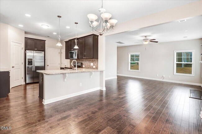 Building Photo - 281 E Webber Ln