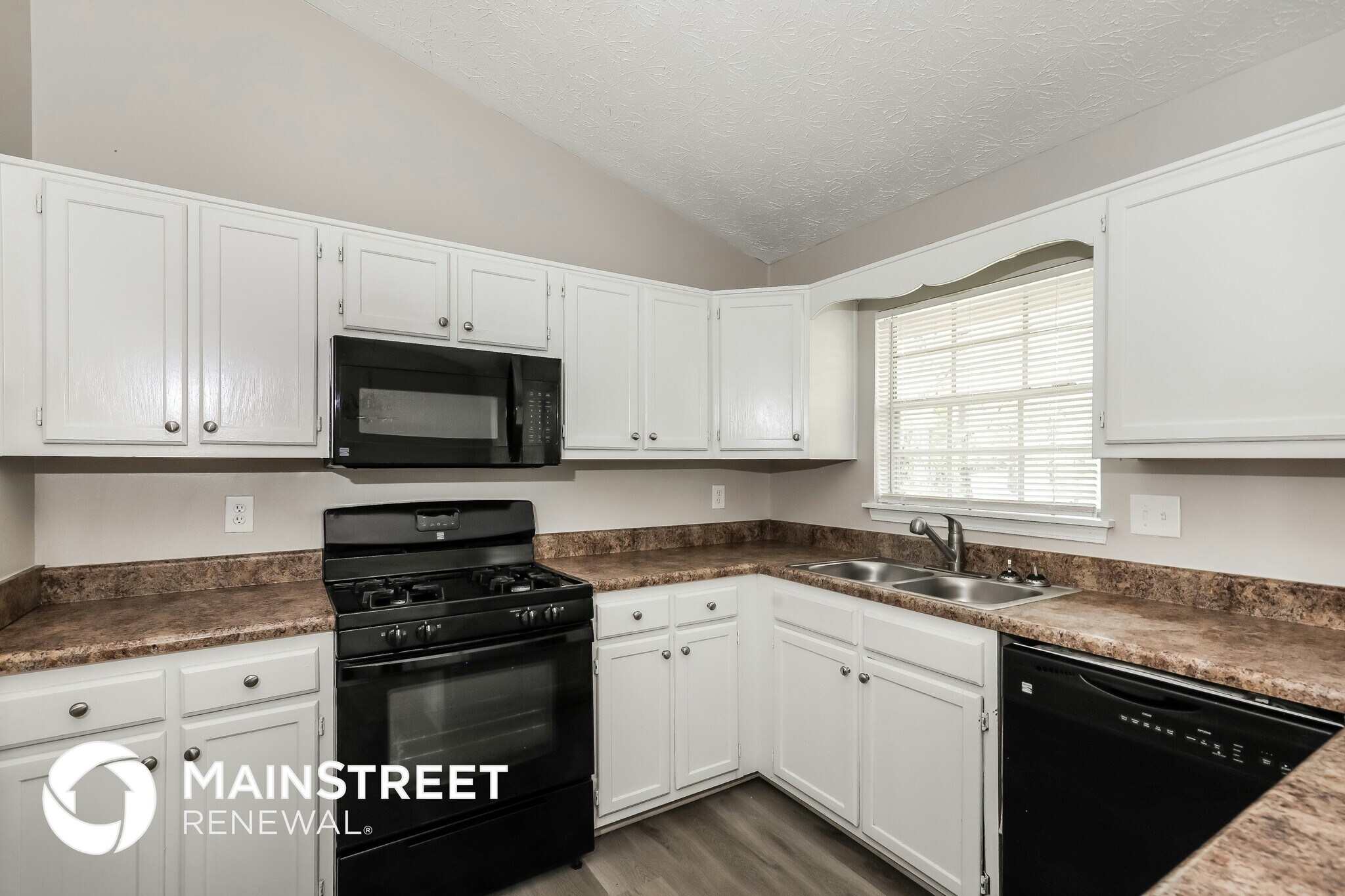 Building Photo - 8304 Beechwood Trce