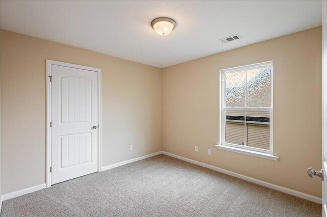 Building Photo - 2121 Grv Lndg Wy