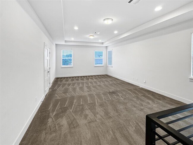 Building Photo - 1304 Westborough Ln