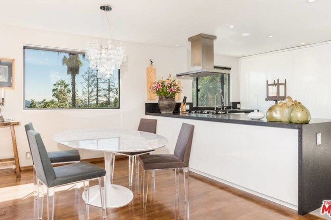 Building Photo - 2175 Ponet Dr