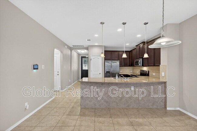 Building Photo - 10405 Macarthur Way