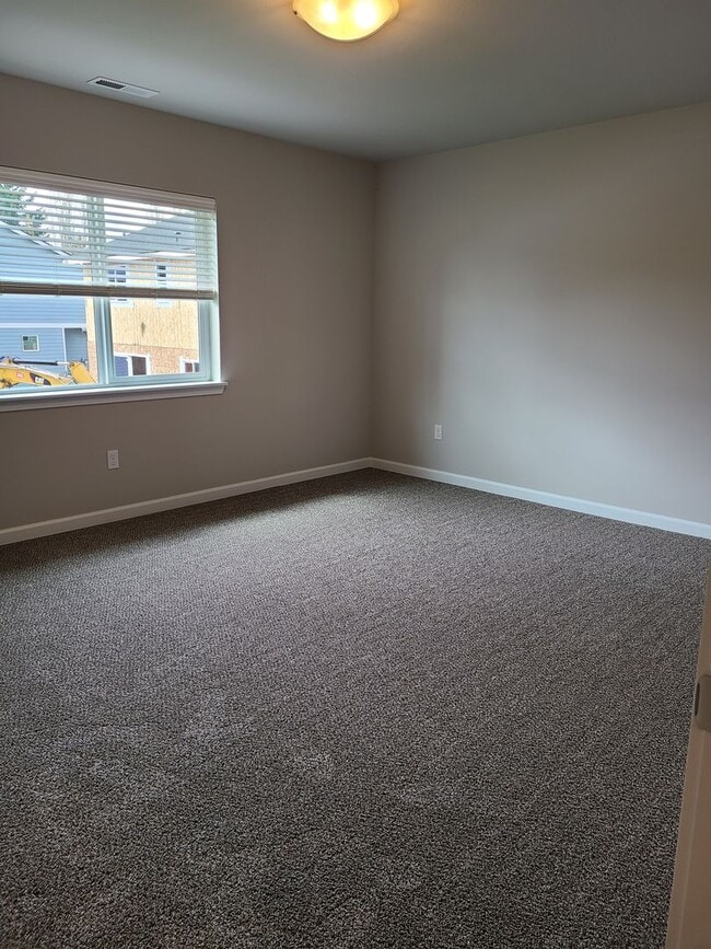 Building Photo - Yelm Creek Estates, 4 Bedroom, 2.75 Bathroom with Den