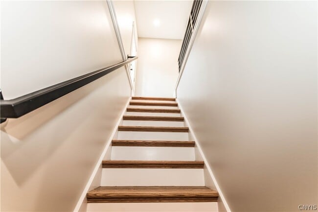 Building Photo - 87 Brown St