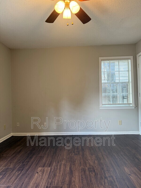 Building Photo - 3086 Estes St