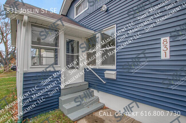 Building Photo - 831 Joslin St SE