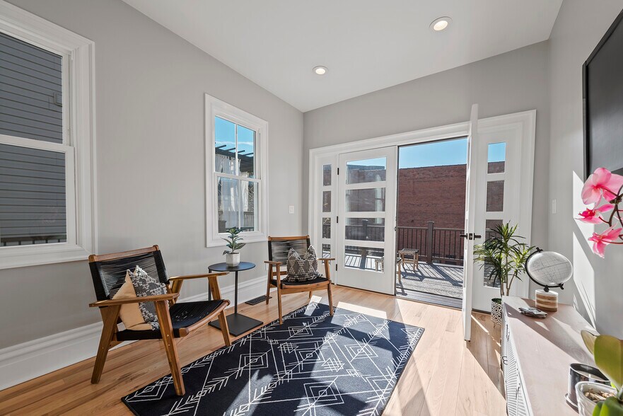 Building Photo - 1027 Vinial St