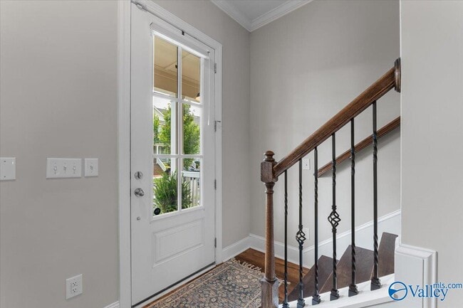 Building Photo - 38 Pine St