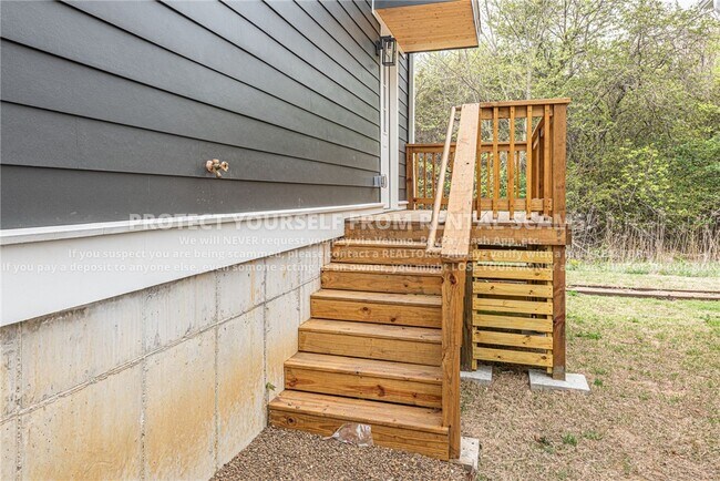 Building Photo - 1047 S Laramie Hts