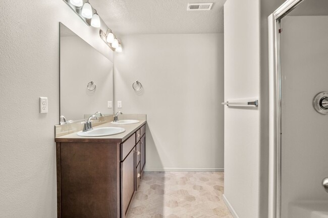 Building Photo - Newer 3 Bedroom, 2 Bath Airway Heights Ran...