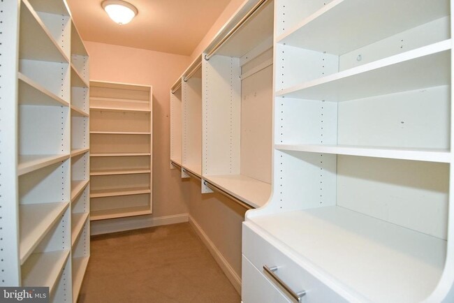 Building Photo - 810 Fair Winds Way