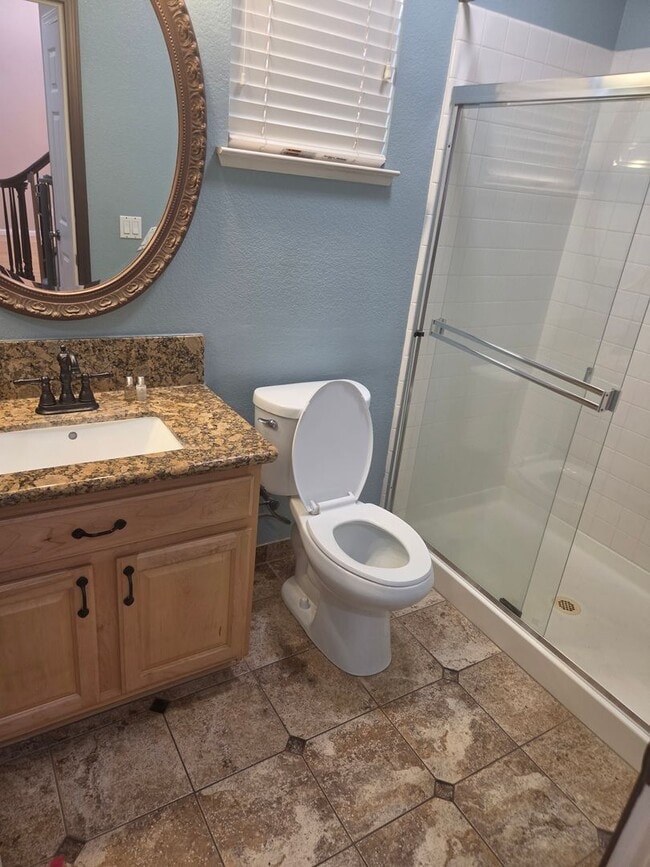 Building Photo - Stunning 4 Bed, 4 Bath Two-Story Home
