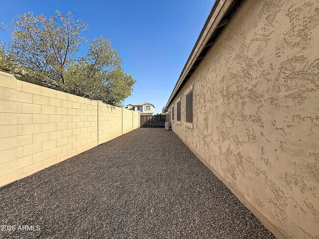 Building Photo - 17961 W Lawrence Ln